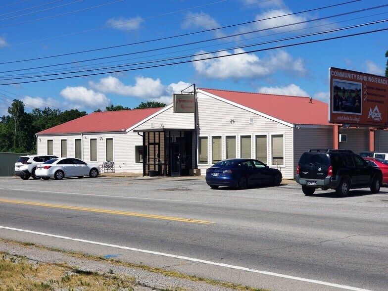 More Photos Of 1331 Highway 100, Centerville Restaurant For Sale
