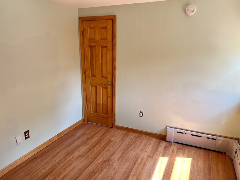 More Photos Of 91 Green St, Huntington Office Residential For Sale