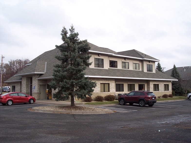 More Photos Of 231 Main St, Elk River Office For Lease