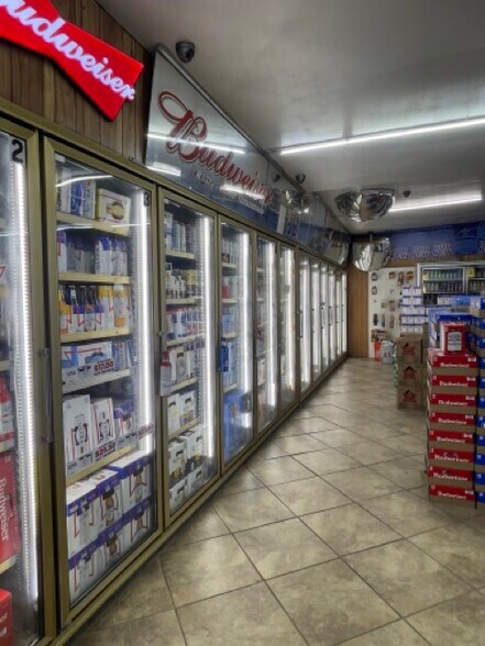 More Photos Of 230 Front St, Earlimart Convenience Store For Sale