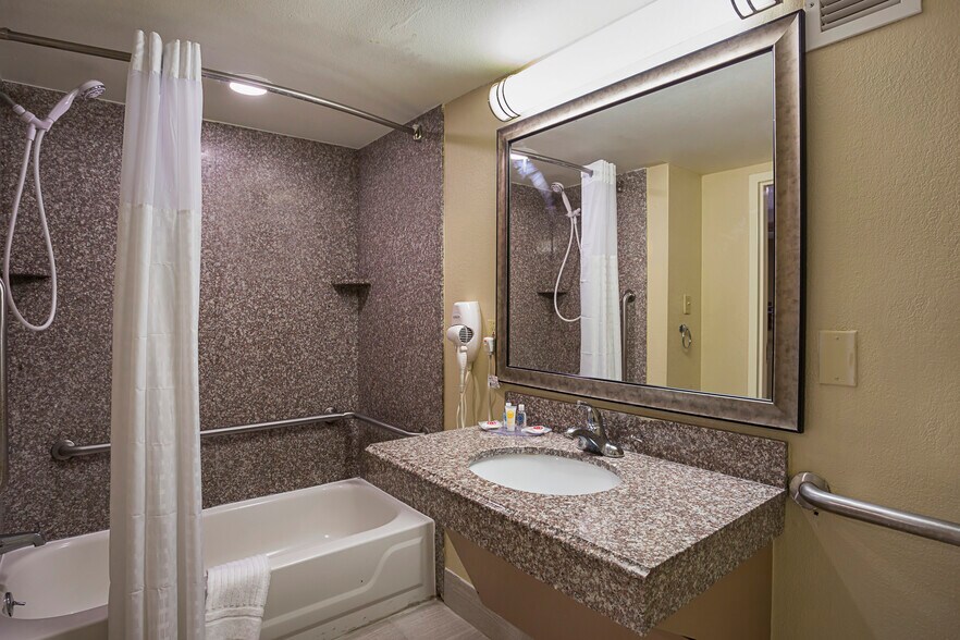 More Photos Of 4924 Constitution Ave, Baton Rouge Hotel For Sale