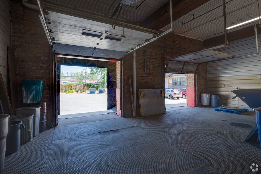 More Photos Of 3636 S Iron St, Chicago Light Distribution For Sale