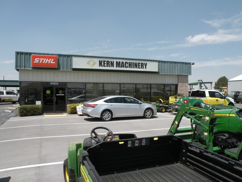 Primary Photo Of 45223 23rd St W, Lancaster Auto Dealership For Sale