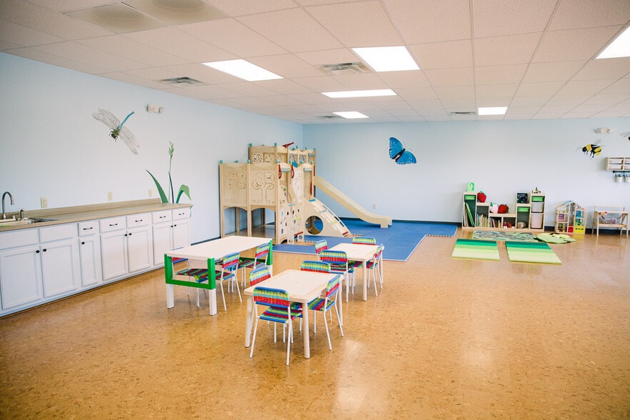 More Photos Of 4 S Tunnel Rd, Asheville General Retail For Lease