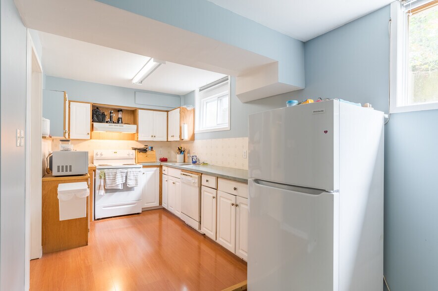 More Photos Of 131 King St E, Cobourg Multifamily For Sale