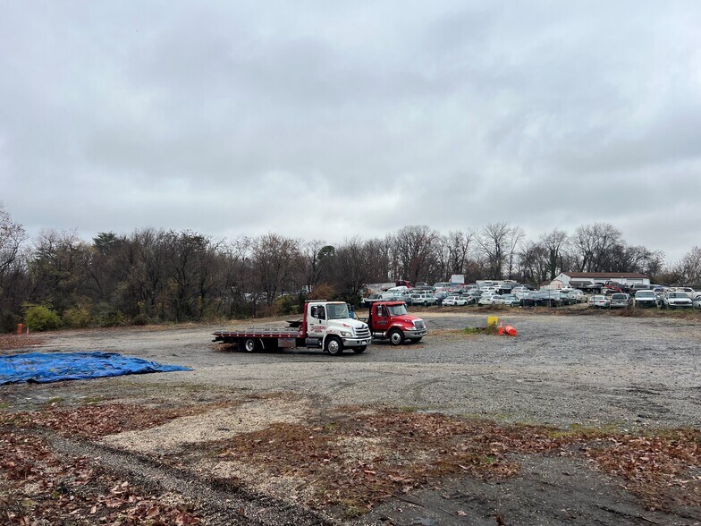 More Photos Of 2917 Ritchie Rd, District Heights Warehouse For Lease