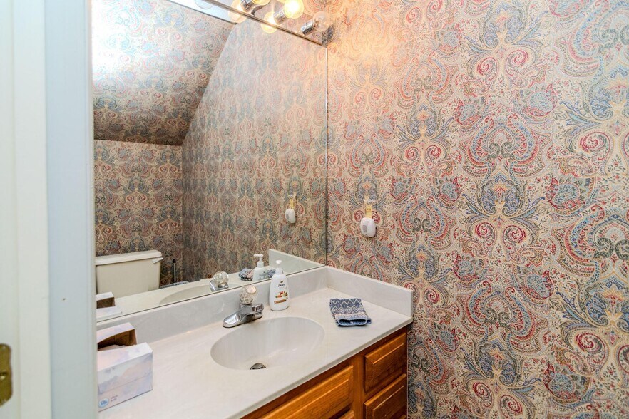 More Photos Of 100-102 Consumer Ln, Frankfort Office For Sale