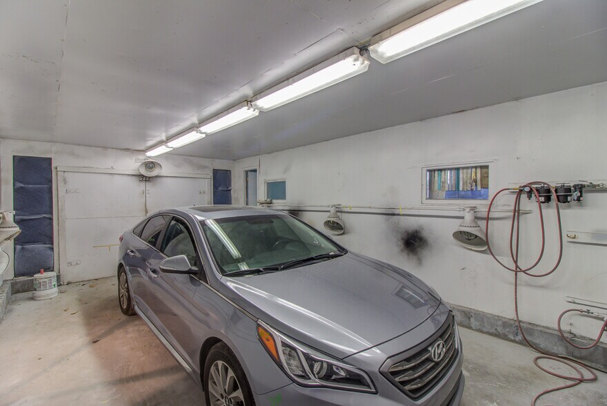 More Photos Of 1814 33rd Ave, Gulfport Auto Repair For Sale