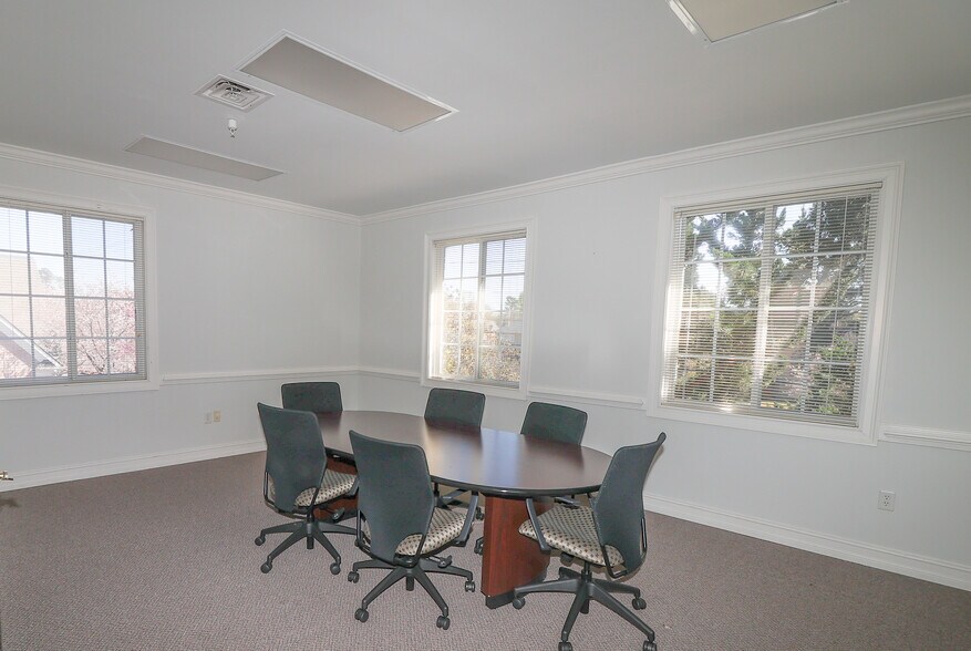 More Photos Of 3225 Shallowford Rd, Marietta Office For Lease