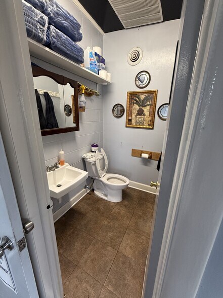 More Photos Of 1104 Baldwin Ave, Pontiac Auto Dealership For Sale