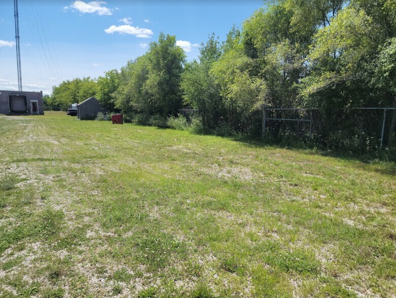 More Photos Of 1900 E Holland Ave, Saginaw Warehouse For Sale