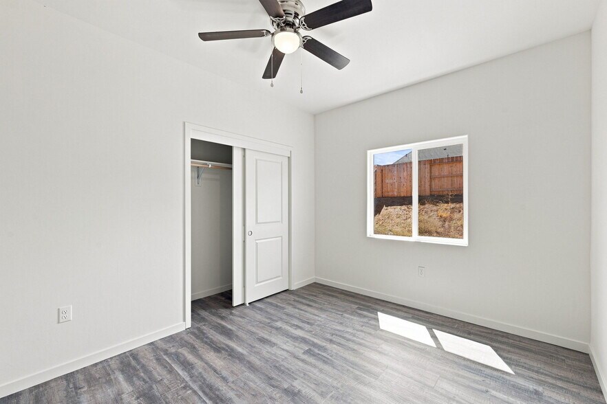 More Photos Of 9121 Prometheus Dr, Bakersfield Apartments For Sale