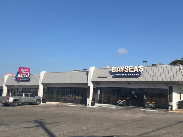 More Photos Of 13900-13974 Nacogdoches Rd, San Antonio Unknown For Lease