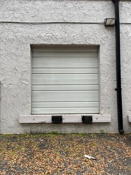 More Photos Of 5317 Fairmont St, Jacksonville Light Distribution For Lease