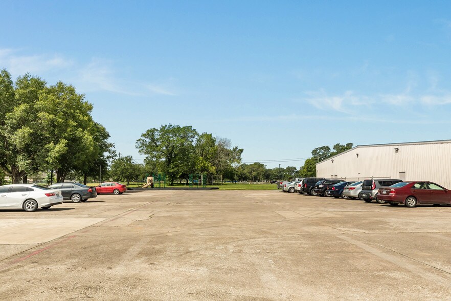 More Photos Of 3801 Liberty Dr, Pearland Schools For Sale