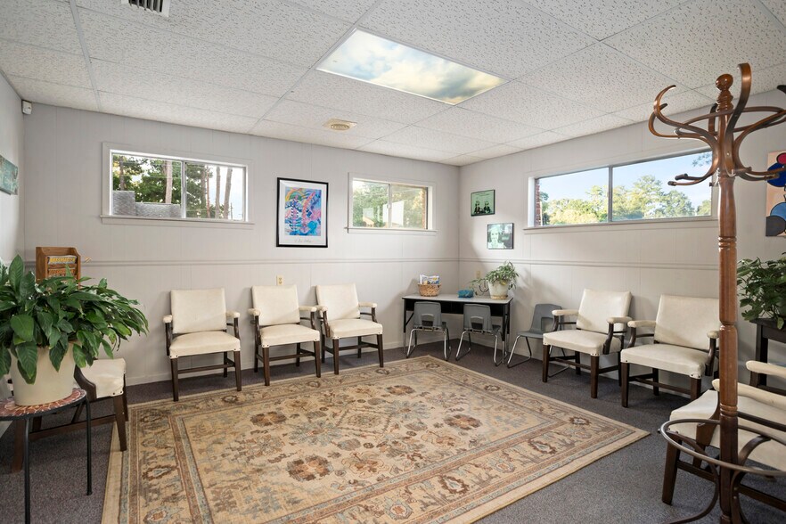 More Photos Of 130 N Main St, Petal Medical For Sale