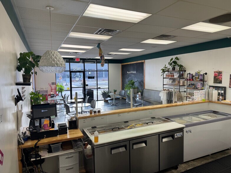 More Photos Of 902-908 S Growers Grove Blvd, Payson Storefront For Lease