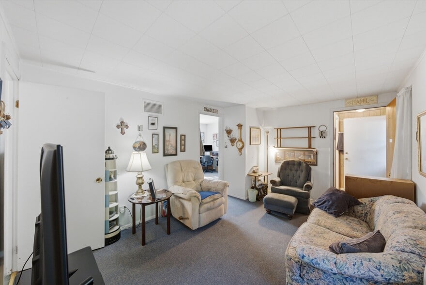 More Photos Of 34112 N Barron Blvd, Grayslake Flex For Sale