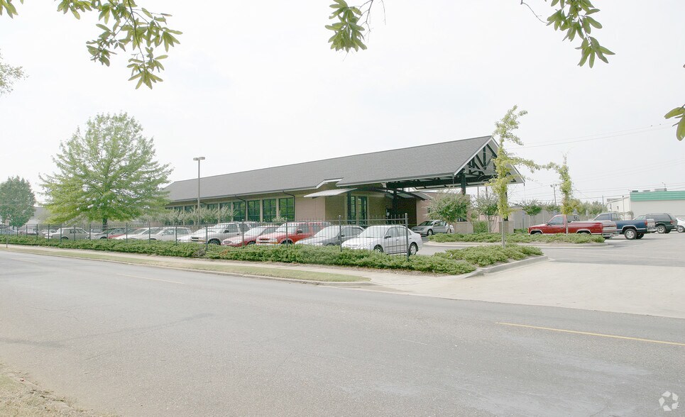 More Photos Of 633 Lomb Ave SW, Birmingham Medical For Lease