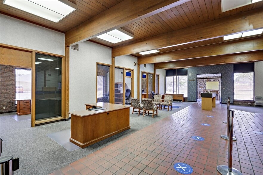 More Photos Of 101 Office Park Dr, Brandon Bank For Lease