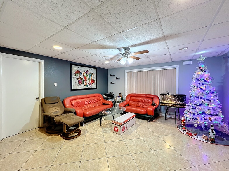 More Photos Of 307 E Vine St, Kissimmee Hotel For Sale