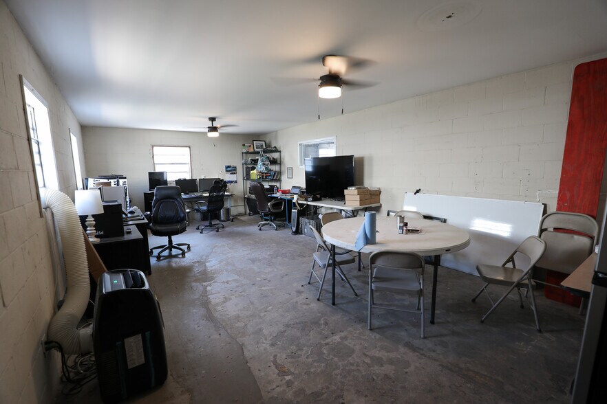 More Photos Of 5 Haynie St, Newnan Warehouse For Lease