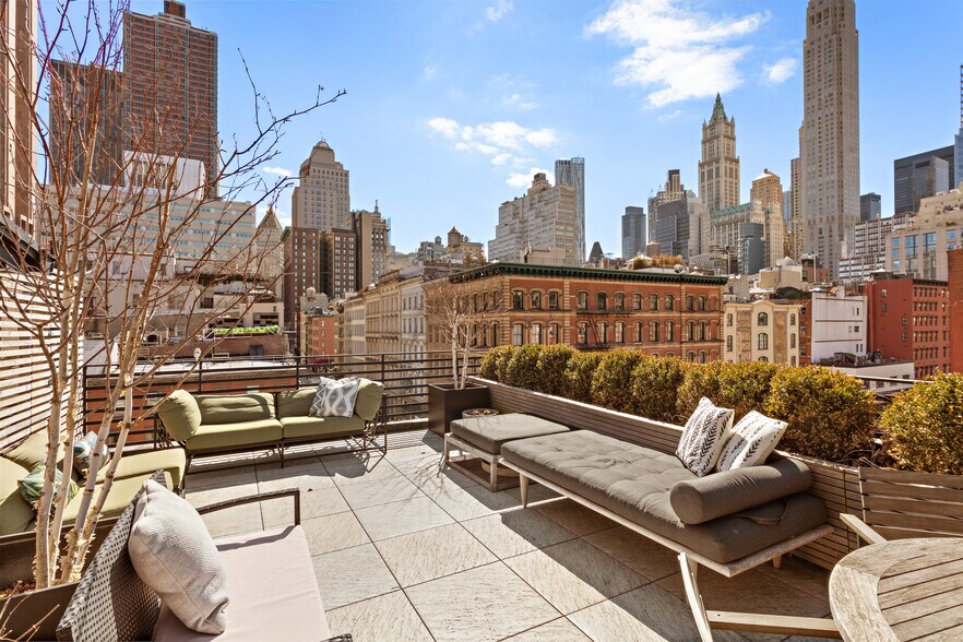 More Photos Of 155 Duane St, New York General Retail For Sale