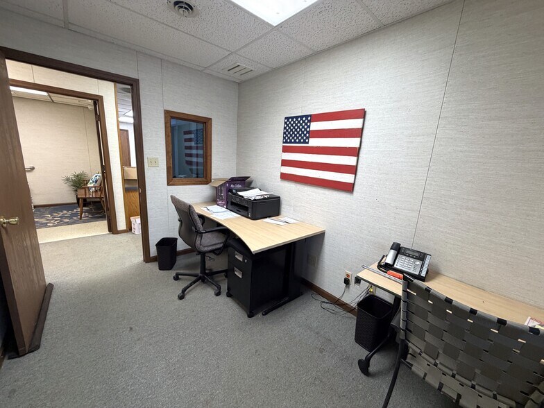 More Photos Of 305 N Mason St, Carrollton Office For Sale