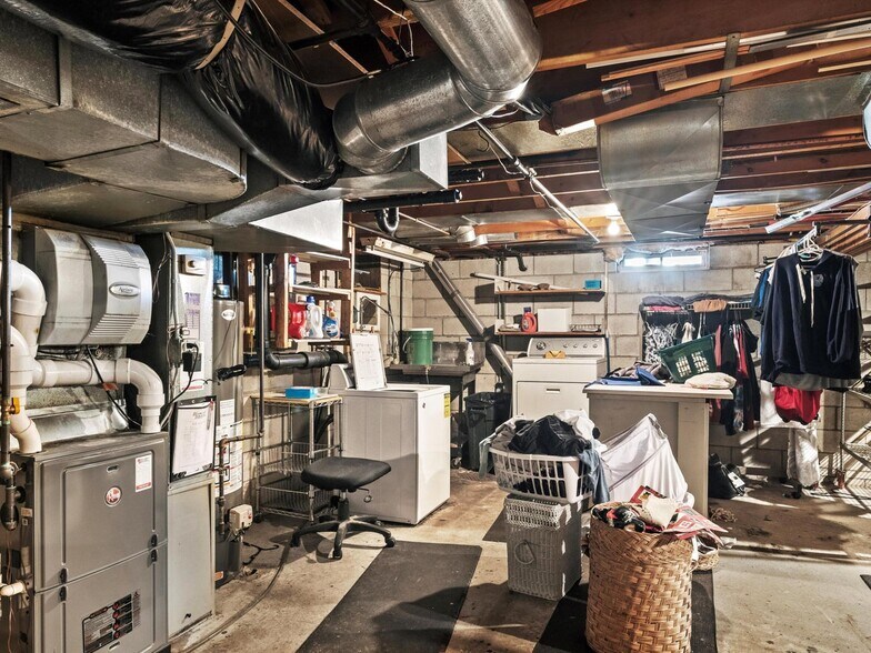 More Photos Of 4220 Memorial Dr, Two Rivers Bar For Sale