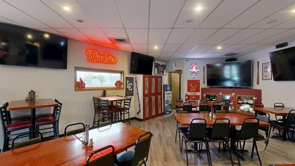 More Photos Of 509 Diagonal St, Clarkston Bar For Sale