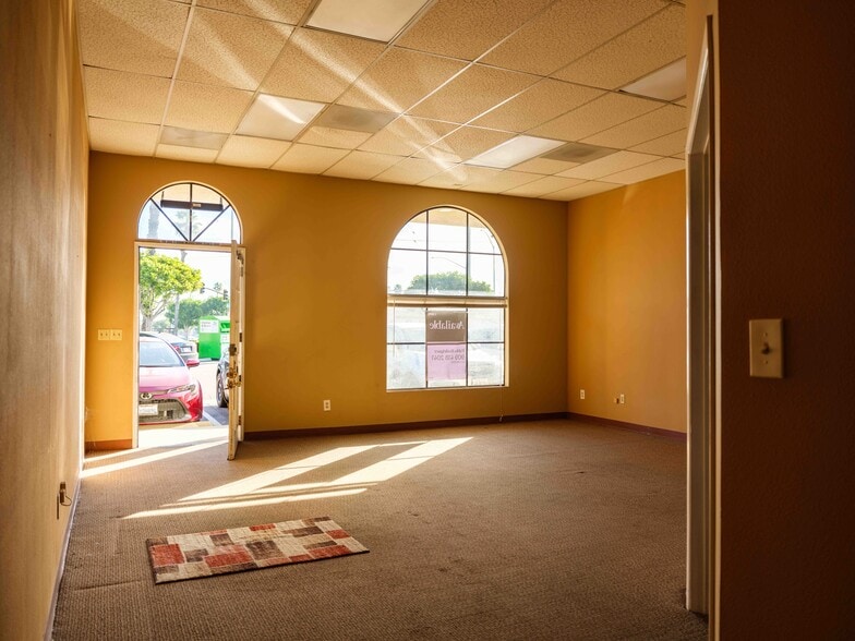 More Photos Of 4401-4409 E Los Coyotes Diagonal, Long Beach Unknown For Lease