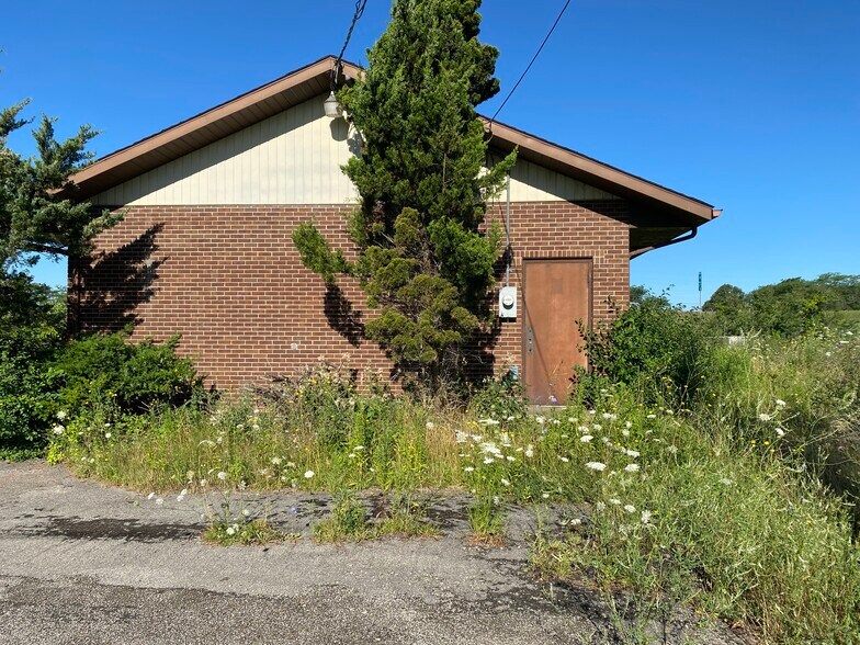 More Photos Of 3909 Witmer Rd, Niagara Falls Freestanding For Lease