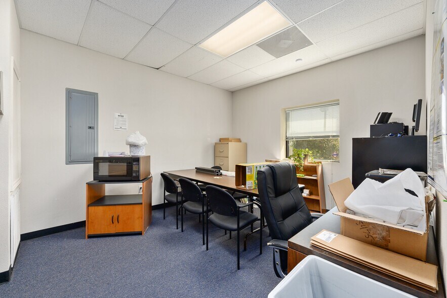 More Photos Of 165 Tecon Cv, Buda Warehouse For Lease