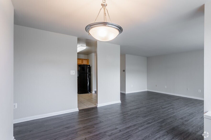 More Photos Of 8150 Lakecrest Dr, Greenbelt Apartments For Sale