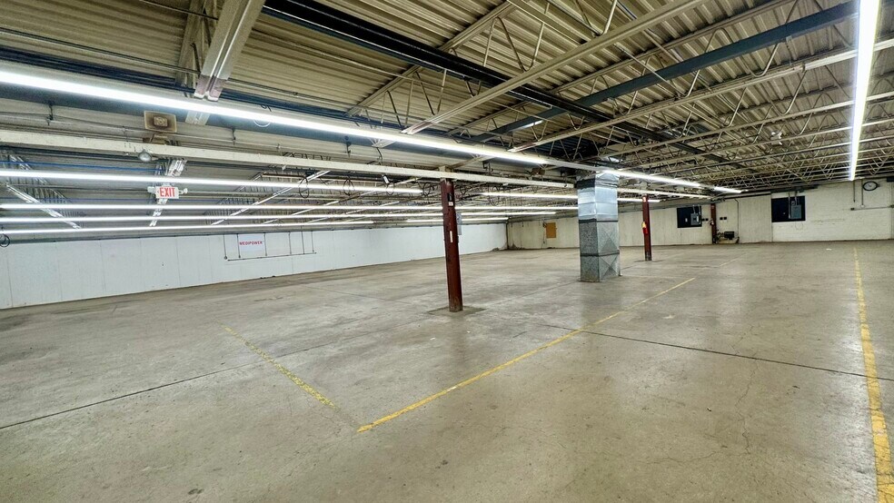 More Photos Of 4220 Springfield-Jamestown Rd, Springfield Warehouse For Lease
