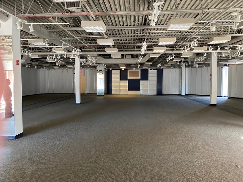 More Photos Of 18 Westage Dr, Fishkill Unknown For Lease