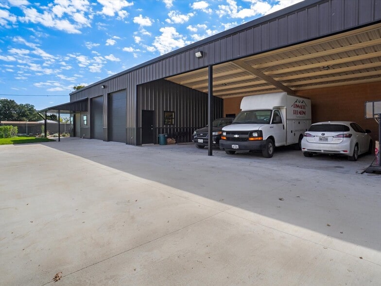 More Photos Of 3117 Marquita Dr, Fort Worth Industrial For Sale
