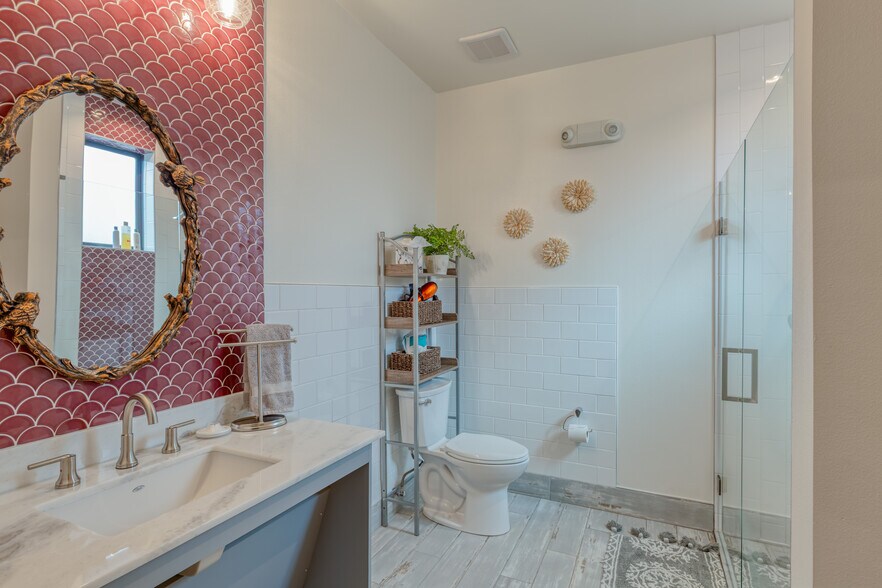 More Photos Of 210 E Church St, Weatherford Office Residential For Lease