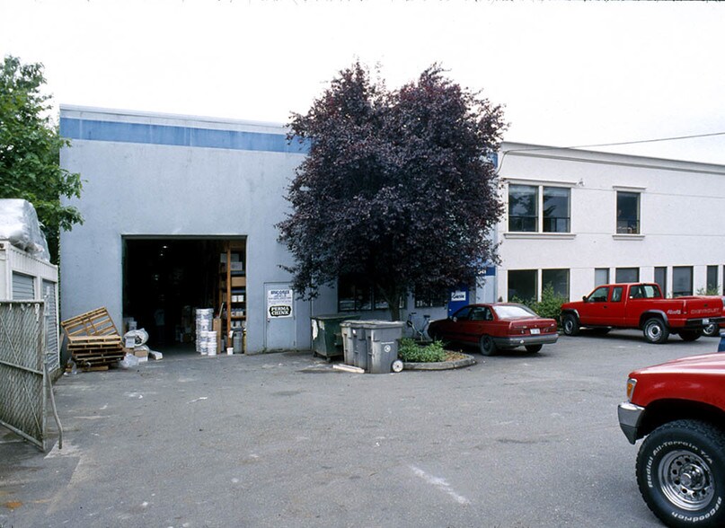 More Photos Of 17635-17639 NE 67th Ct, Redmond Flex For Sale