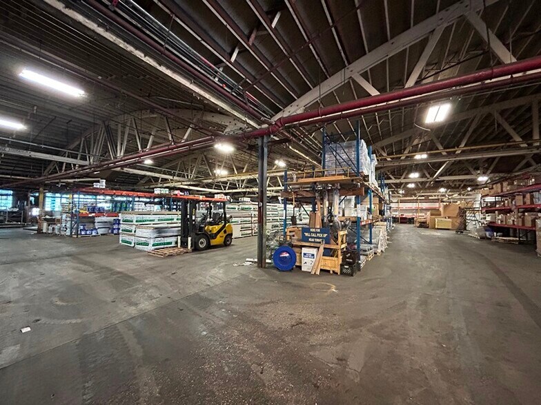 More Photos Of 2950 N Western Ave, Chicago Manufacturing For Lease