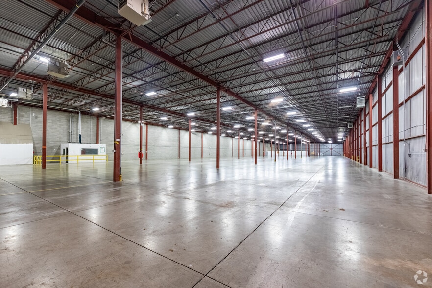 More Photos Of 8705 Torbram Rd, Brampton Warehouse For Lease