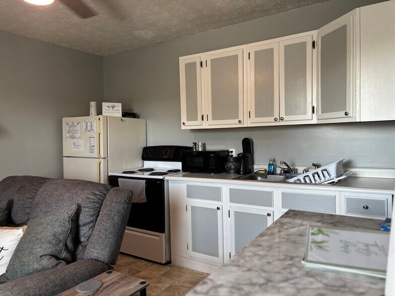 More Photos Of 206 W Main St, Mc Arthur Flex For Sale