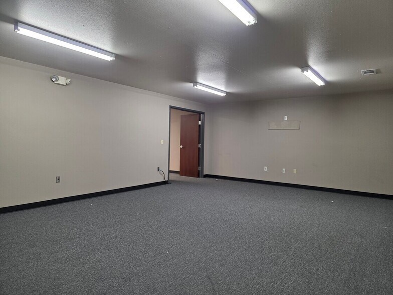 More Photos Of 912 15th St, Huntsville Office For Lease