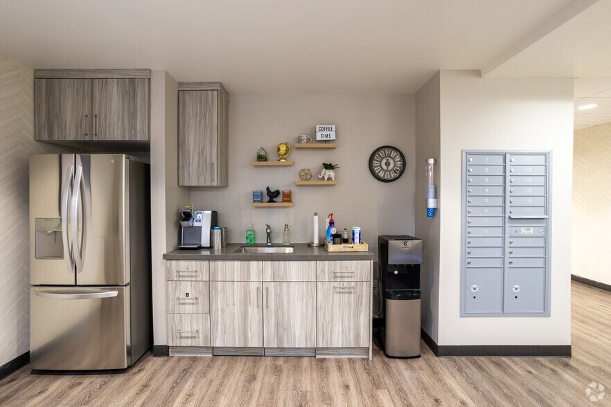 More Photos Of 4221 Wilshire Blvd, Los Angeles Office For Lease