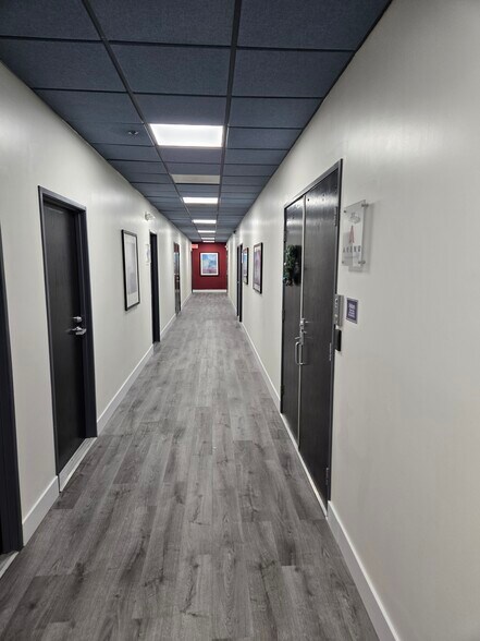 More Photos Of 5716 Corsa Ave, Westlake Village Office For Lease