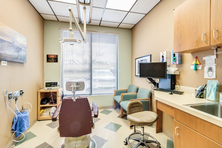 More Photos Of 3839 W Congress St, Lafayette Medical For Sale