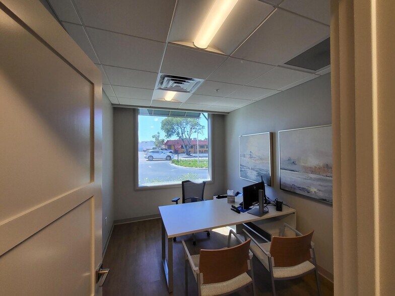 More Photos Of 3200 Tamiami Trl N, Naples Storefront Retail Office For Lease