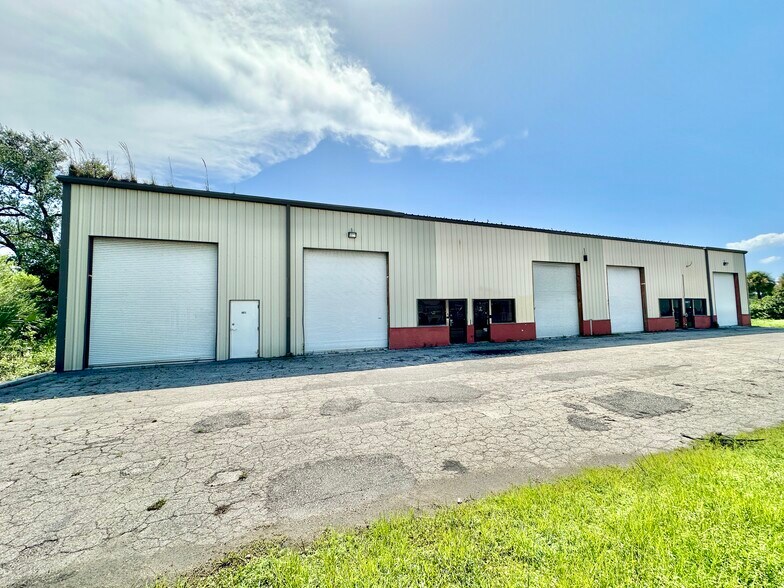 More Photos Of 5468 Williamsburg Dr, Punta Gorda Warehouse For Lease