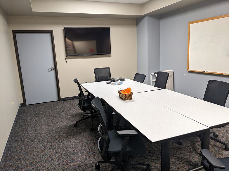 More Photos Of 1407 Rensen St, Lansing Office For Sale