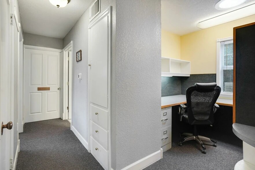 More Photos Of 1230 Fairview Ave SE, Salem Office For Sale